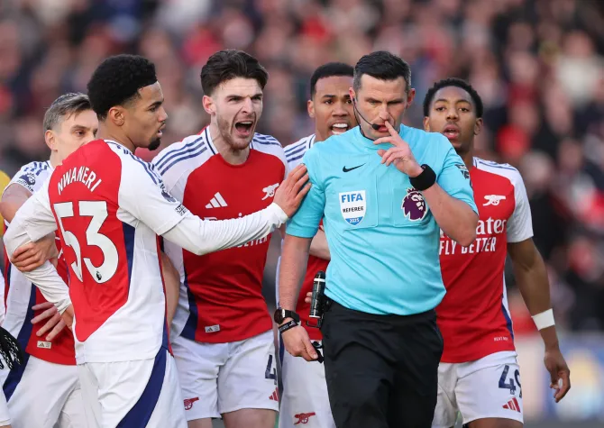 Michael Oliver barred from officiating one Premier League team as PGMOL investigates following Arsenal match