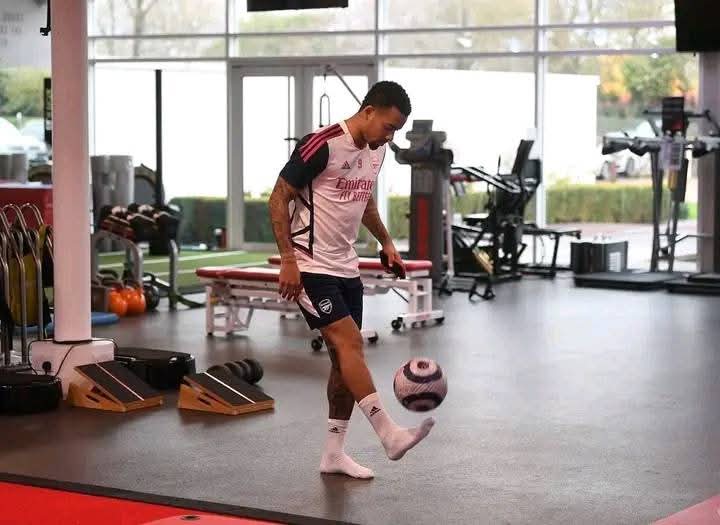 Bukayo Saka and Gabriel Jesus – The Latest Arsenal Injury Updates and Expected Return Dates Before Chelsea Clash